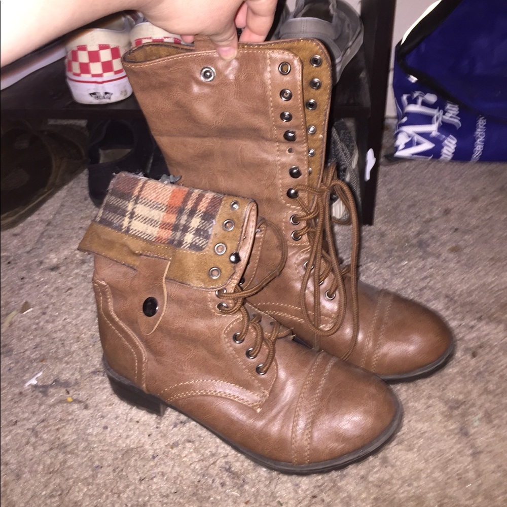 Combat boots